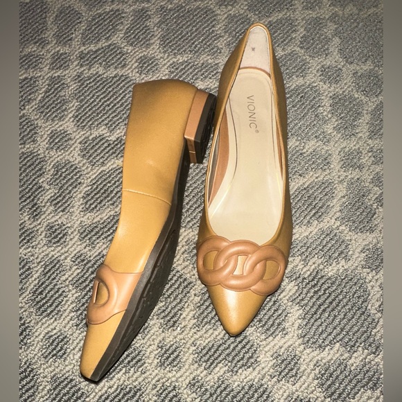 🤎NWOB Vionic Genuine Leather Ballet Flats in Camel🤎 - Picture 5 of 8